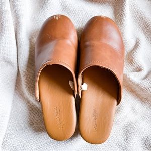 Universal Thread Heeled Mules / 7